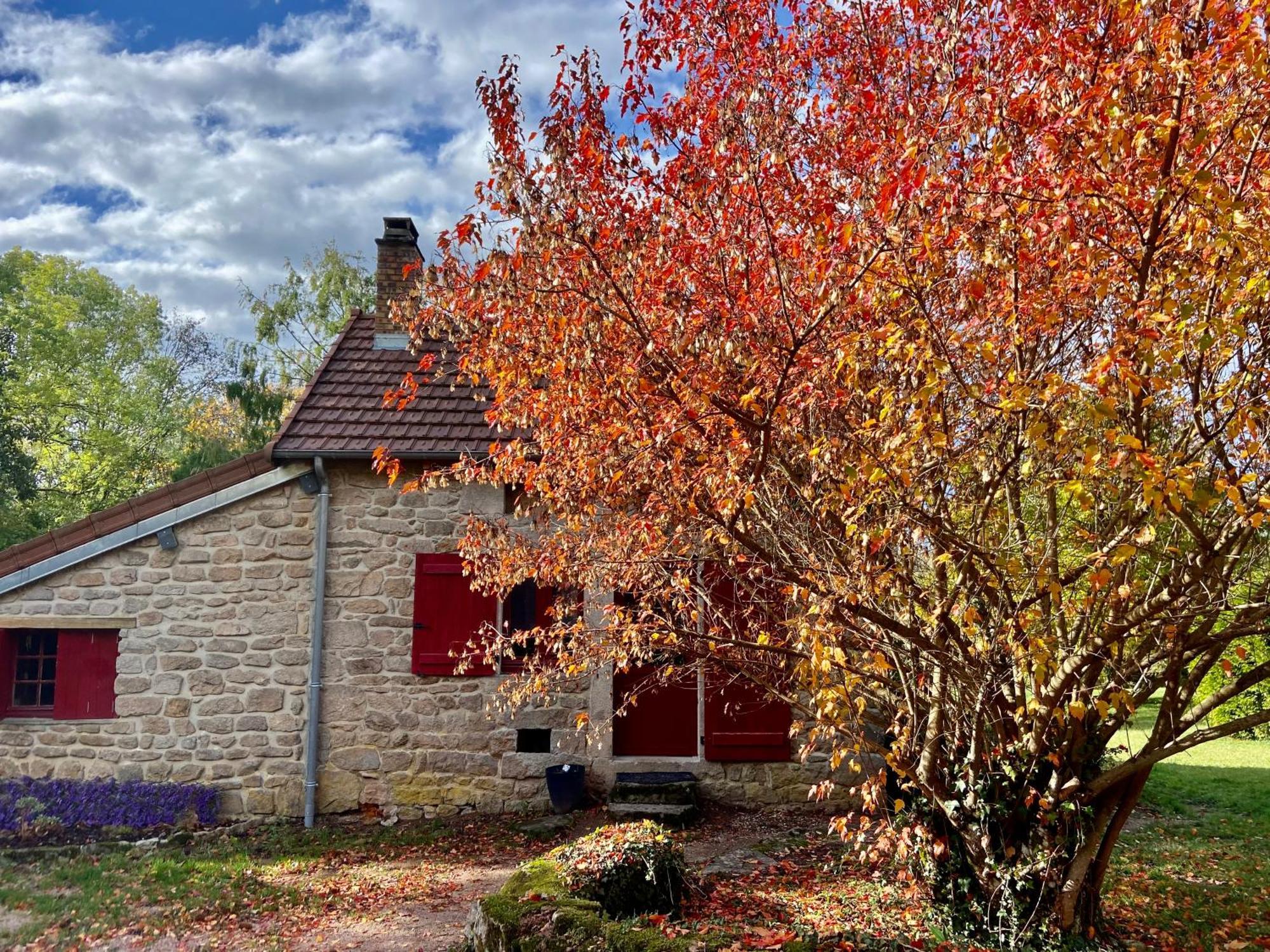 Maison Du Petit Poete Quarré-les-Tombes Exterior foto